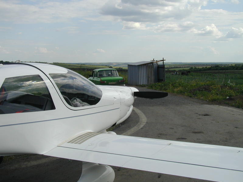UKRAINE 2006339
