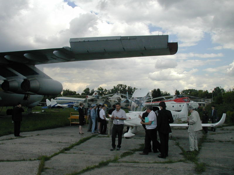 UKRAINE 2006185